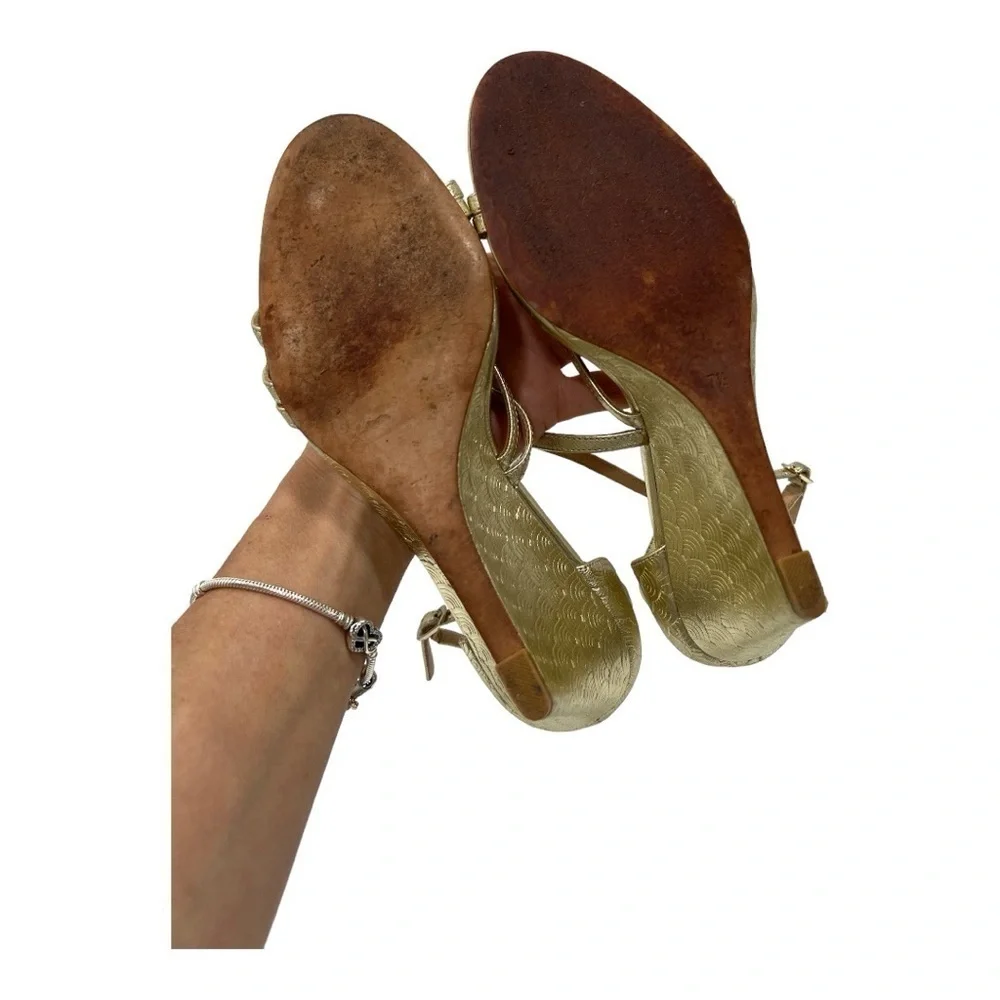 Badgley Mischka Women's Bonanza Wedge Sandal Platino/Gold size 7.5